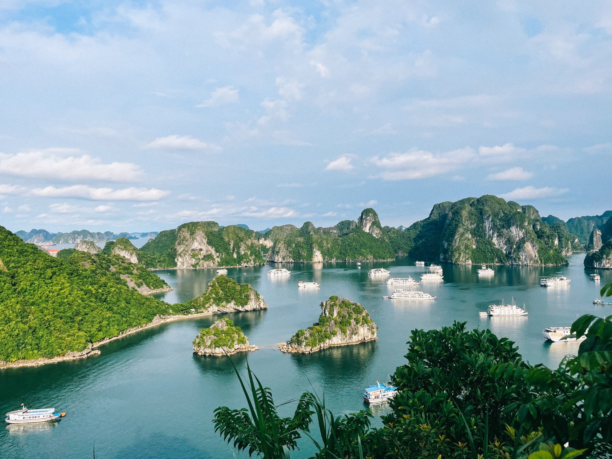 Vịnh Hạ Long là một trong những di sản thiên nhiên được UNESCO công nhận